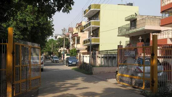 Gurugram: DTCP orders developer to restore society's boundary wall & address ..